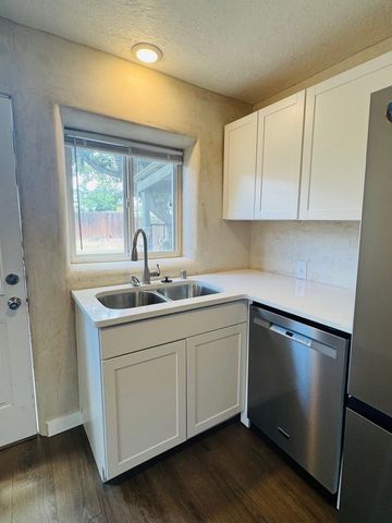 1010 San Clemente Avenue NW, Albuquerque, NM 87107