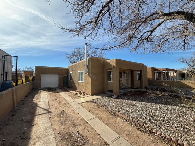 1010 San Clemente Avenue NW, Albuquerque, NM 87107