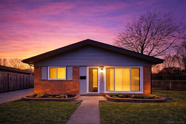 31800 Briar Lane, Saint Clair Shores, MI 48082