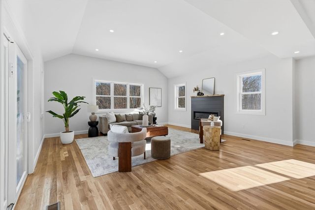 27 Purity Springs Rd, Burlington, MA 01803