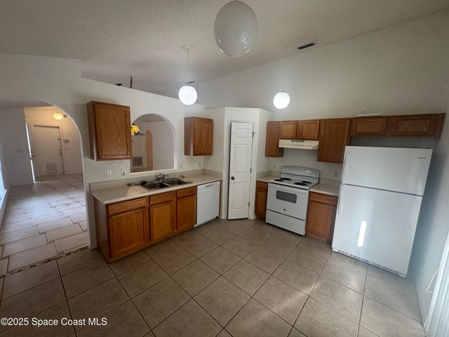 2129 Redwood Circle, Palm Bay, FL 32905