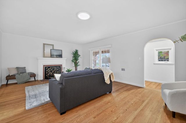 1319 Robertson Way, Sacramento, CA 95818