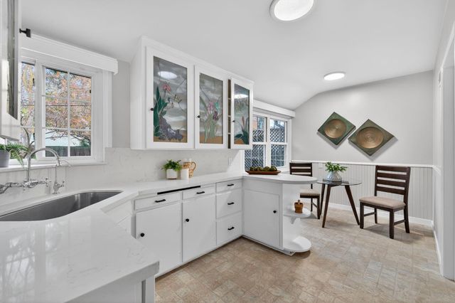 1319 Robertson Way, Sacramento, CA 95818