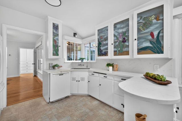 1319 Robertson Way, Sacramento, CA 95818