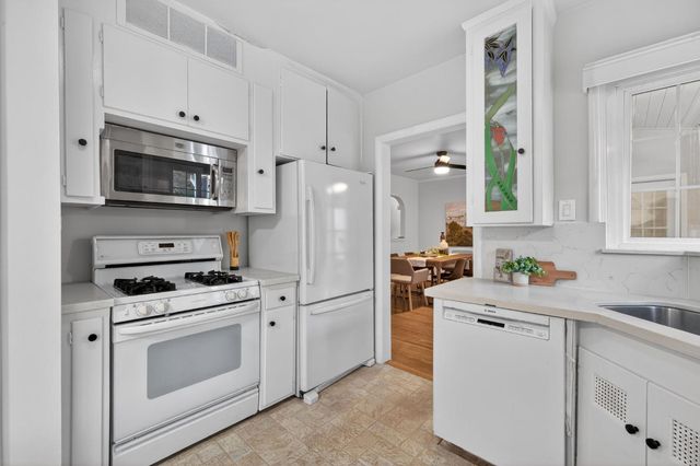 1319 Robertson Way, Sacramento, CA 95818