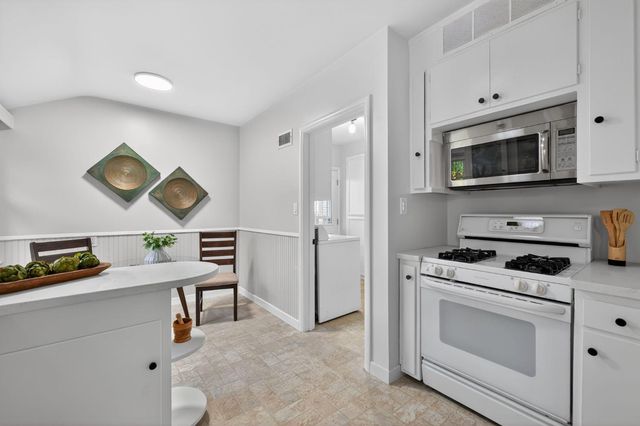 1319 Robertson Way, Sacramento, CA 95818