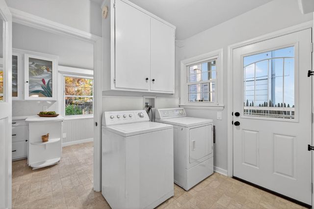 1319 Robertson Way, Sacramento, CA 95818