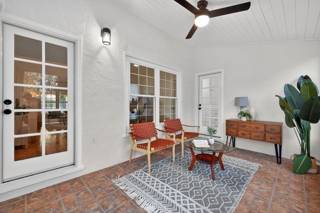 1319 Robertson Way, Sacramento, CA 95818