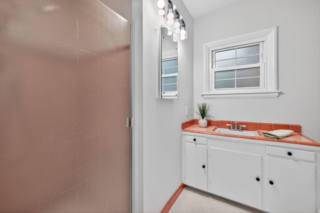 1319 Robertson Way, Sacramento, CA 95818