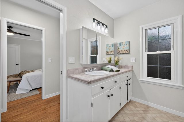 1319 Robertson Way, Sacramento, CA 95818