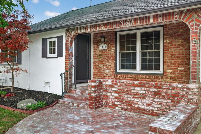 1319 Robertson Way, Sacramento, CA 95818