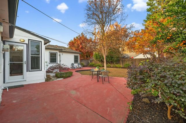 1319 Robertson Way, Sacramento, CA 95818