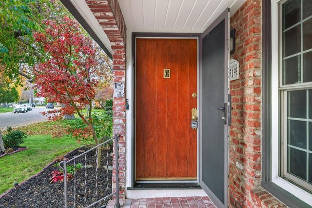 1319 Robertson Way, Sacramento, CA 95818