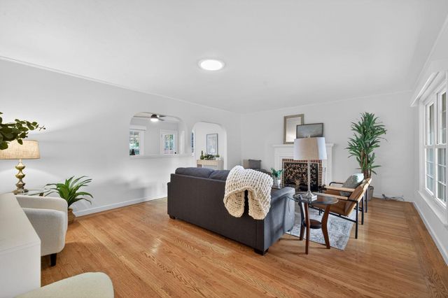 1319 Robertson Way, Sacramento, CA 95818