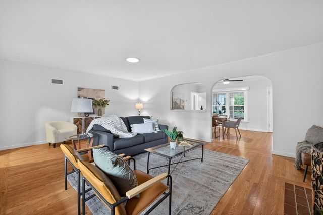 1319 Robertson Way, Sacramento, CA 95818