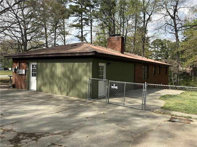 3622 Lower Lake Road, Thomasville, NC 27360