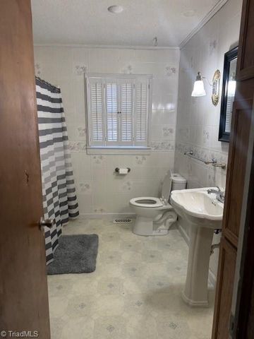3622 Lower Lake Road, Thomasville, NC 27360