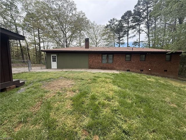 3622 Lower Lake Road, Thomasville, NC 27360