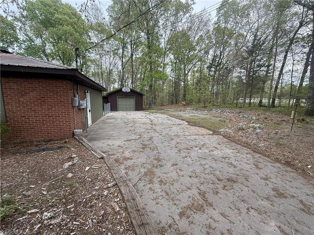 3622 Lower Lake Road, Thomasville, NC 27360