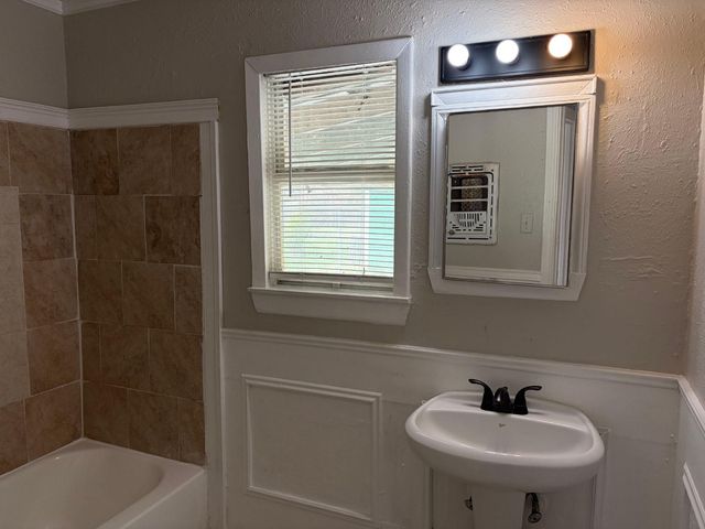 5530 Lakefield Drive, Houston, TX 77033