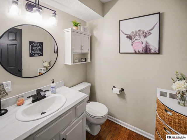 4700 Happy Hollow Lane, Lincoln, NE 68516