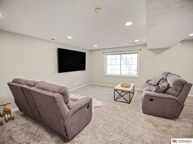 4700 Happy Hollow Lane, Lincoln, NE 68516