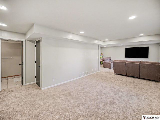 4700 Happy Hollow Lane, Lincoln, NE 68516