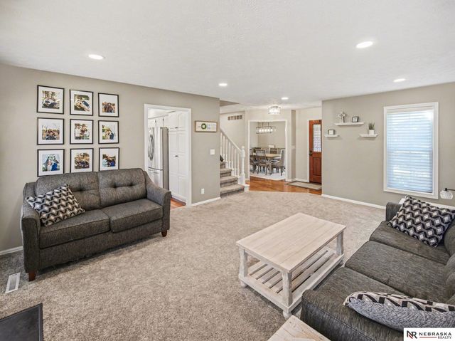 4700 Happy Hollow Lane, Lincoln, NE 68516