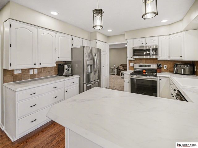 4700 Happy Hollow Lane, Lincoln, NE 68516