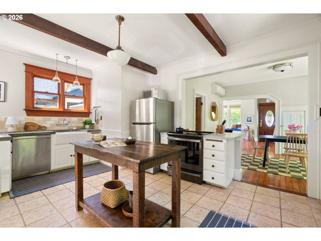 1204 Se 34TH Ave, Portland, OR 97214