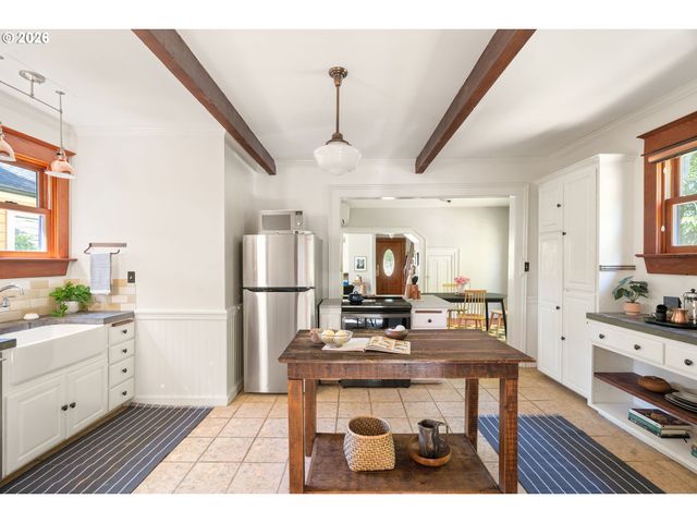 1204 Se 34TH Ave, Portland, OR 97214