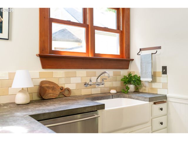 1204 Se 34TH Ave, Portland, OR 97214