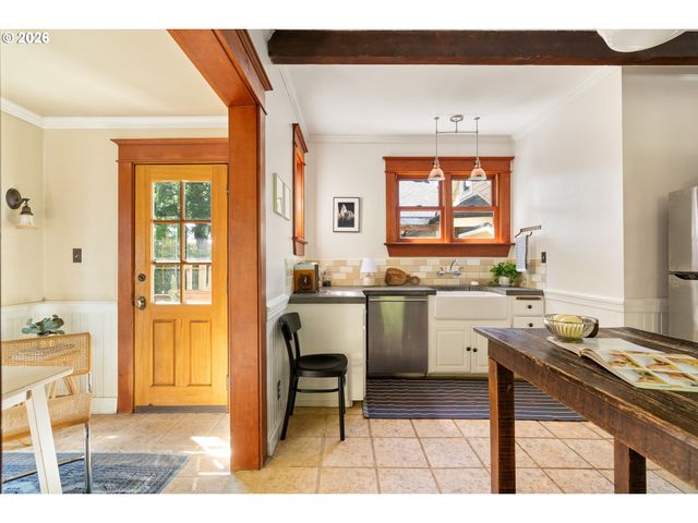 1204 Se 34TH Ave, Portland, OR 97214