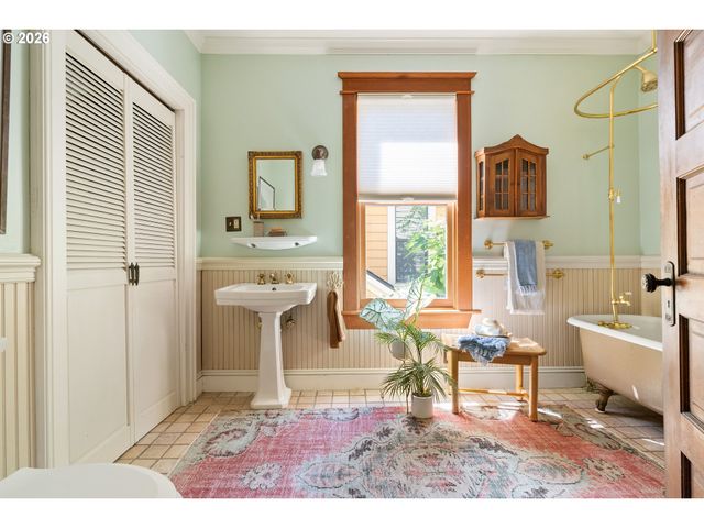1204 Se 34TH Ave, Portland, OR 97214