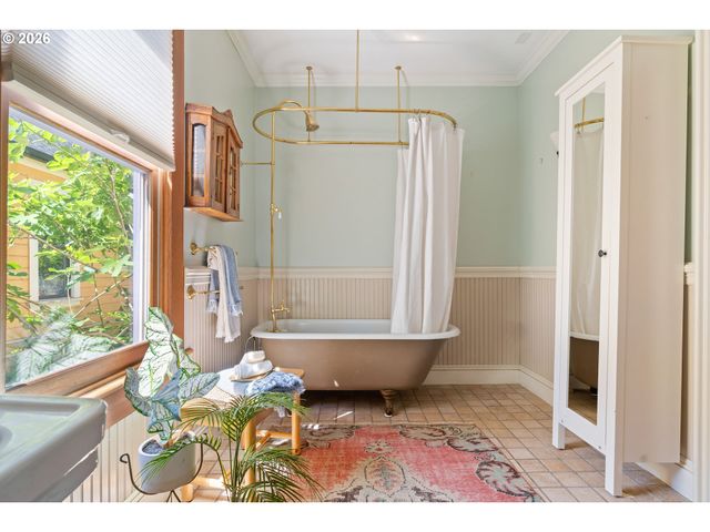 1204 Se 34TH Ave, Portland, OR 97214