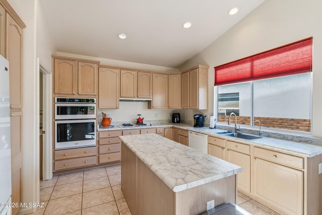 2315 E Bonita Canyon Drive, Green Valley, AZ 85614