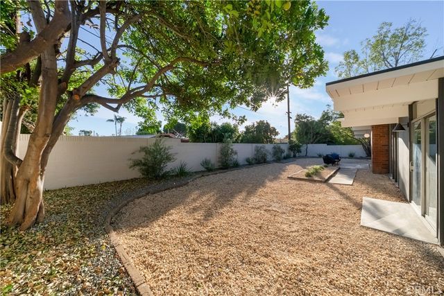 842 E Glendale, Orange, CA 92865