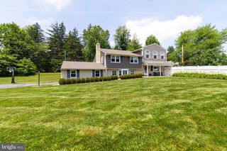 943 E TOWNSHIP LINE RD, Blue Bell, PA 19422