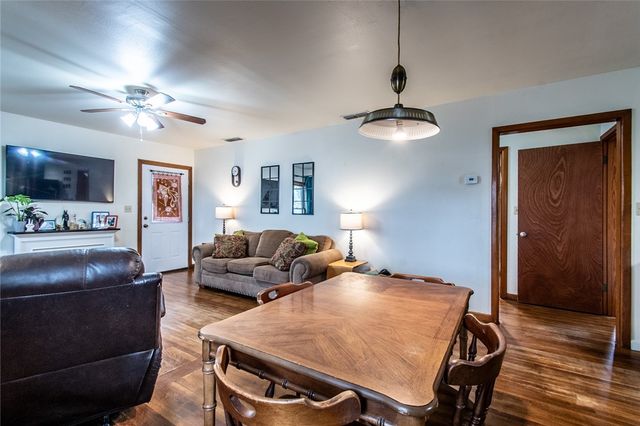 1711 N Washington St, Beeville, TX 78102