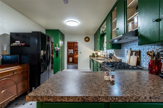 1711 N Washington St, Beeville, TX 78102