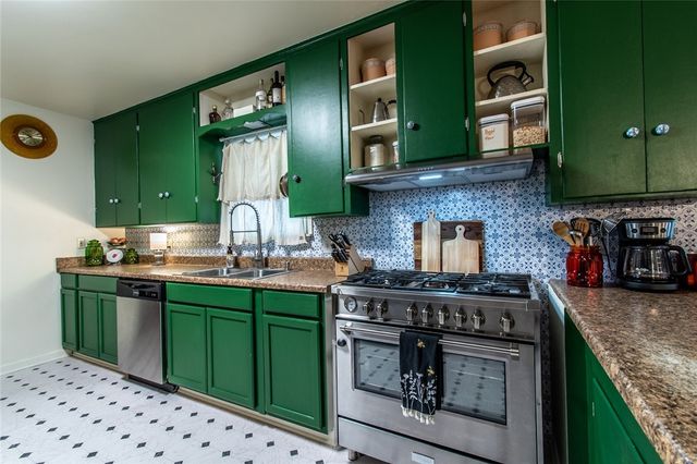 1711 N Washington St, Beeville, TX 78102