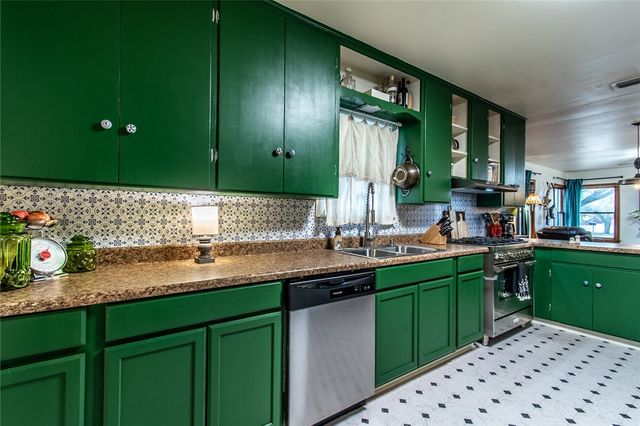 1711 N Washington St, Beeville, TX 78102