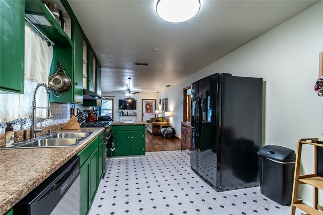 1711 N Washington St, Beeville, TX 78102