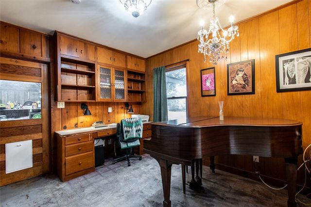 1711 N Washington St, Beeville, TX 78102