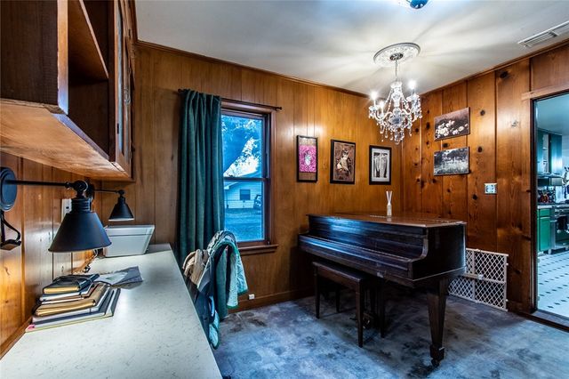 1711 N Washington St, Beeville, TX 78102