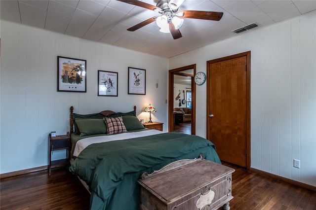 1711 N Washington St, Beeville, TX 78102