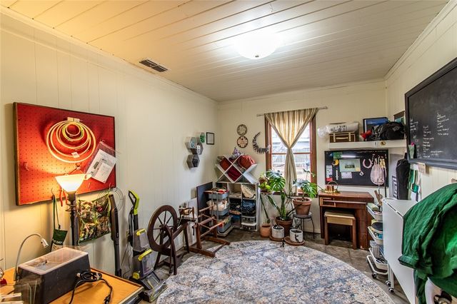 1711 N Washington St, Beeville, TX 78102