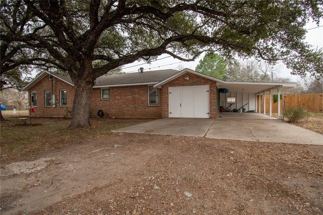 1711 N Washington St, Beeville, TX 78102