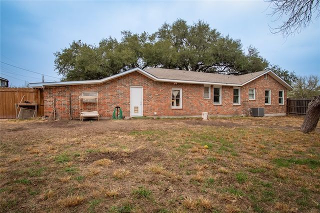 1711 N Washington St, Beeville, TX 78102