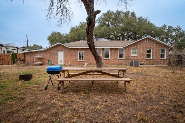 1711 N Washington St, Beeville, TX 78102